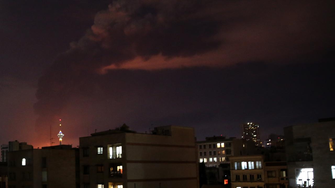 İran'da Gece Saatlerinde Patlama Sesleri: Bölgede Hareketlilik Sürüyor
