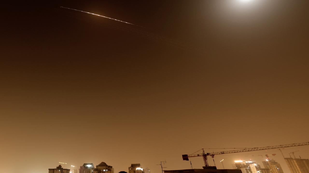 İran'dan Misilleme Sonrası İsrail'de Korkunç Yangın! Ne Oluyor?