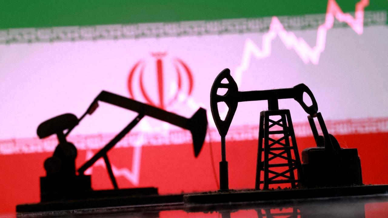 İran'dan Petrol Bombası: Yaptırımlar Müzakere Masasında Tarih mi Oluyor?