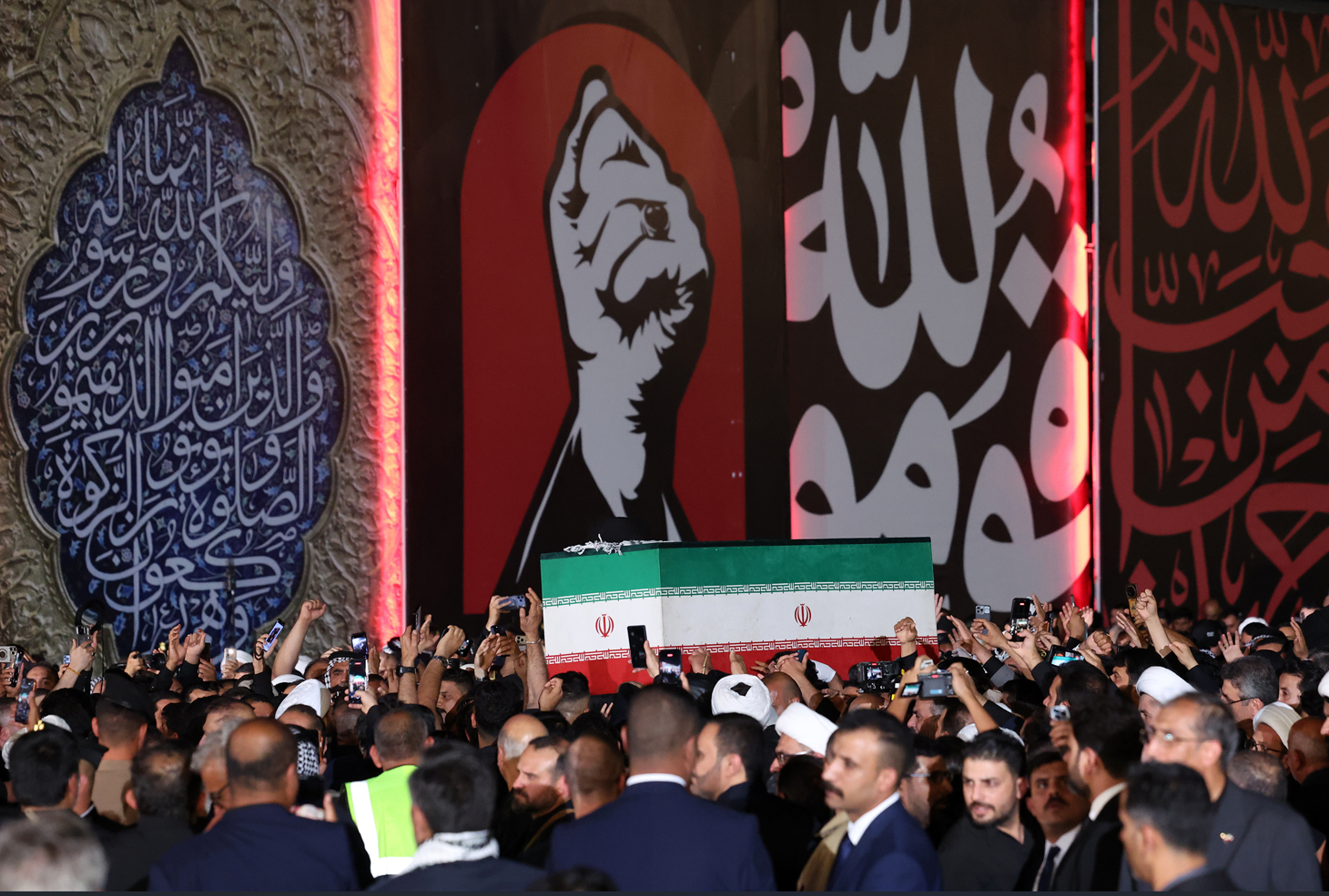 İran'ın Eski Lideri Hamaney İçin Irak'ta Cenaze Töreni Düzenlendi