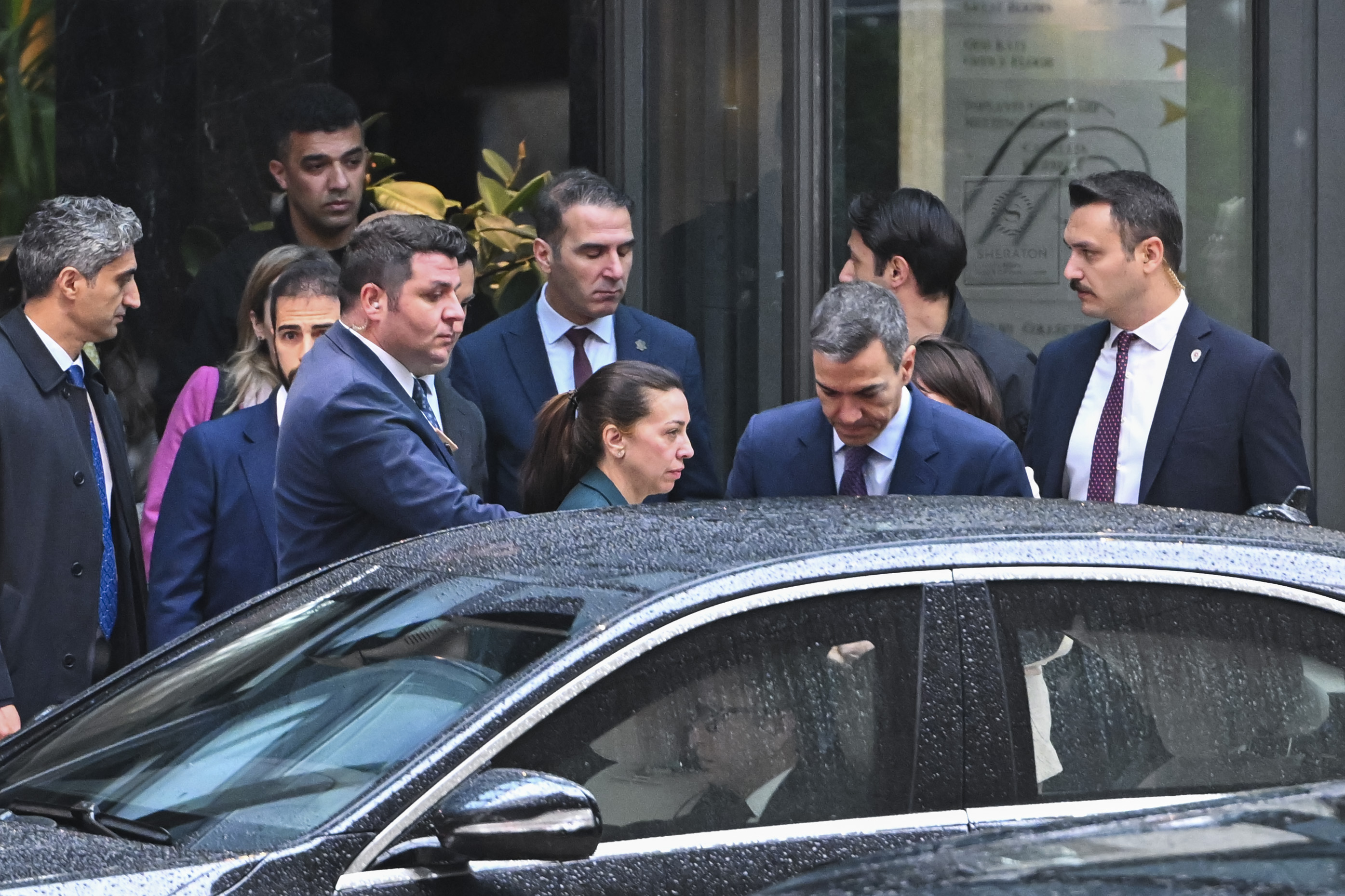 İspanya Başbakanı'nın Uçağı Ankara'ya Zorunlu İniş Yaptı! Zirveye Yetişecek mi?