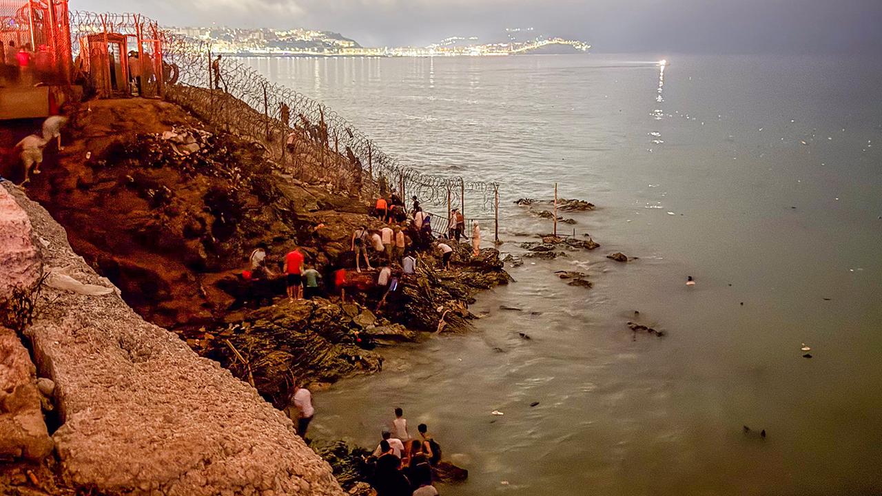 İspanya’nın Kuzey Afrika’daki Sınırında Büyük Hareketlilik: Sebte’ye Binlerce Geçiş