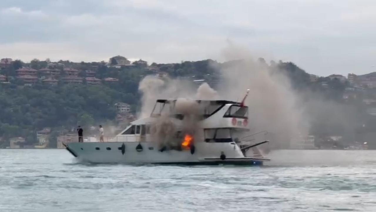 İstanbul Beşiktaş'ta Korku Dolu Anlar! Tekne Alevlere Teslim Oldu