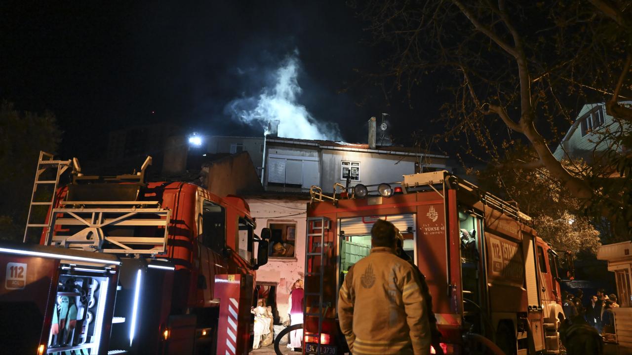 İstanbul'da Korku Dolu Anlar! Apartman Yangını Paniğe Neden Oldu
