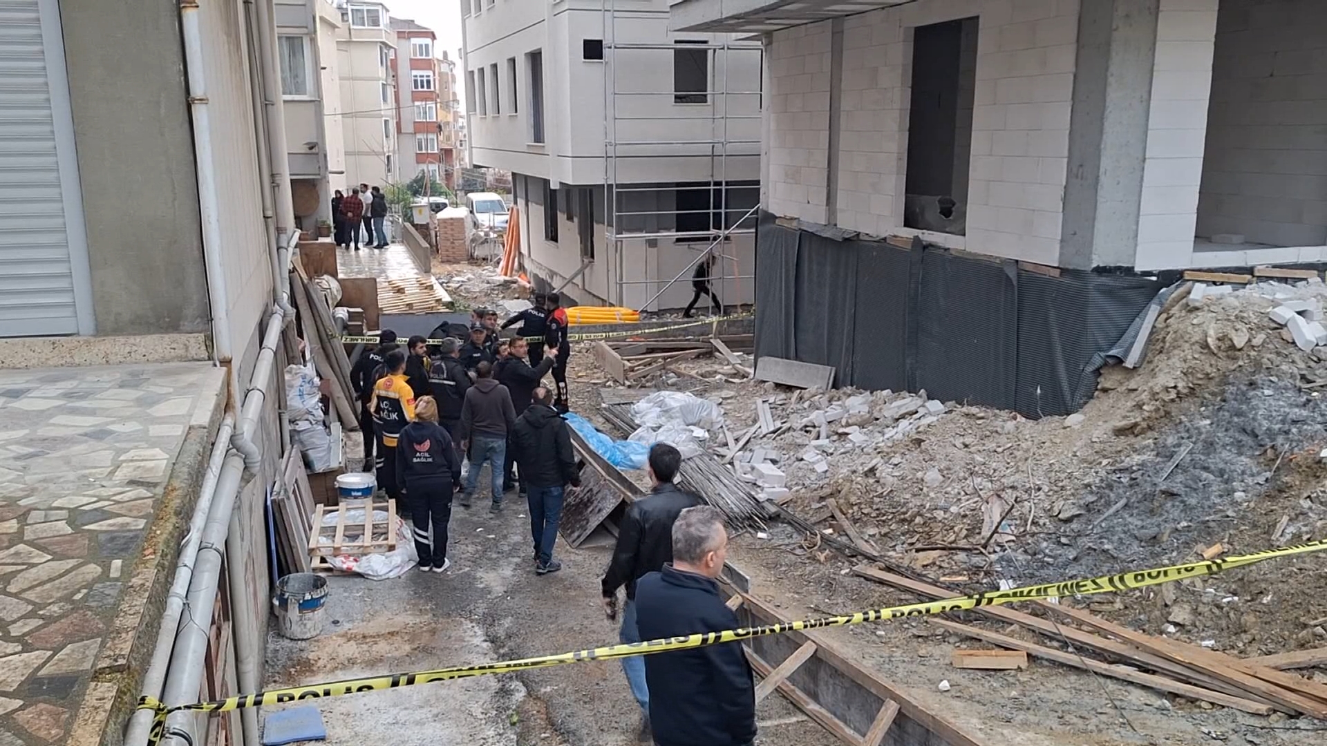 İstanbul'da Korkunç Kaza! Şantiye Şefi 5. Kattan Çakıldı! İşte Olay Yerinden İlk Görüntüler