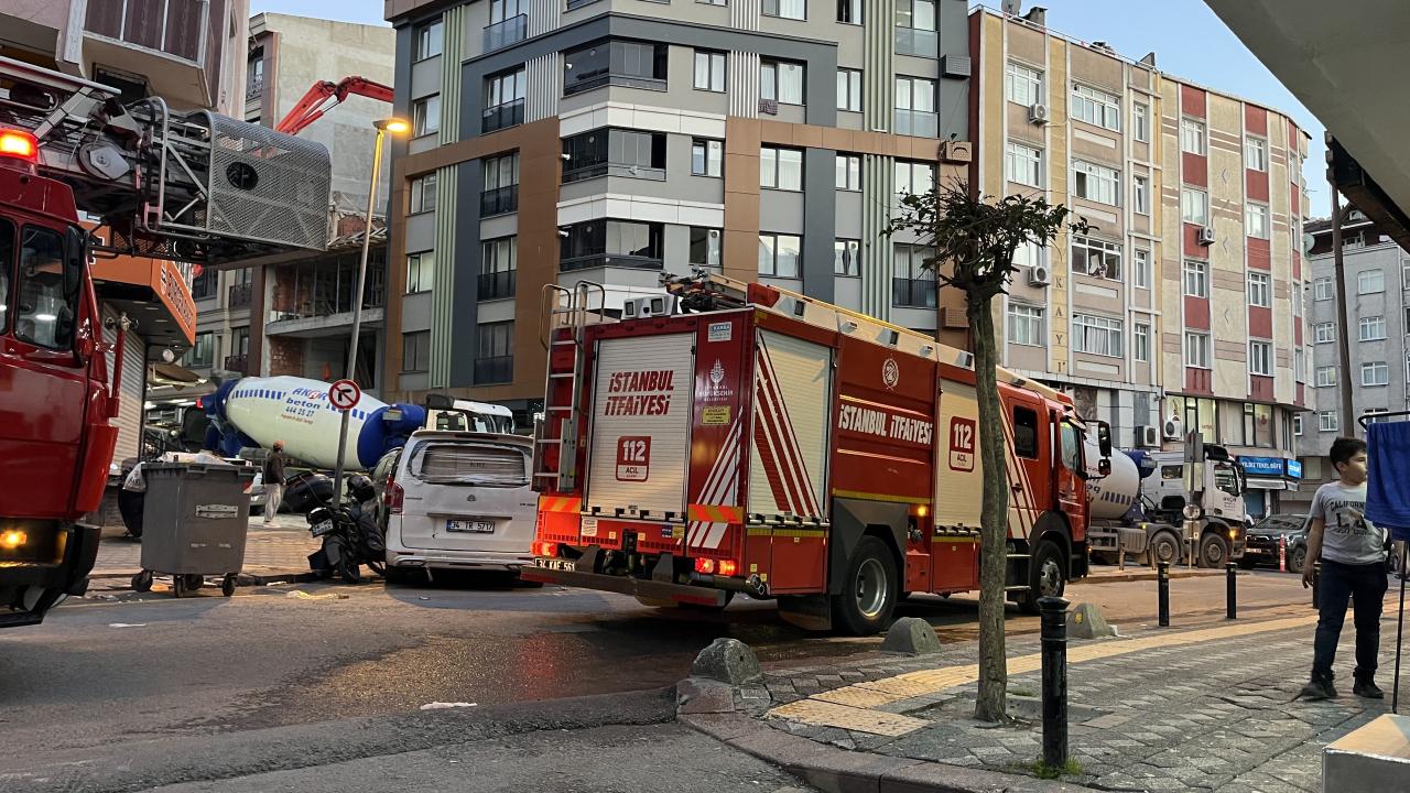 İstanbul'da Korkutan Anlar! İnşaat Kazası Yan Binayı Vurdu: Duvar Çöktü!