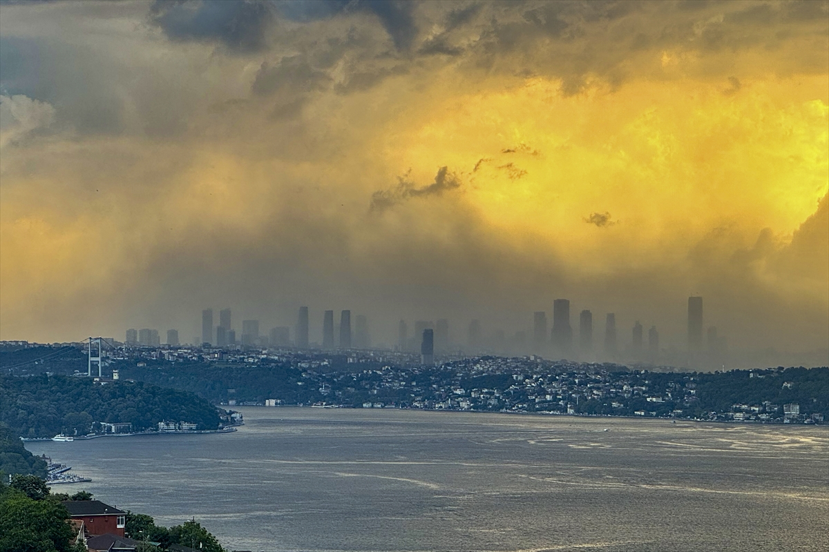 İstanbul'da Kuvvetli Rüzgar Uyarısı: Denize Girmek Yasaklandı