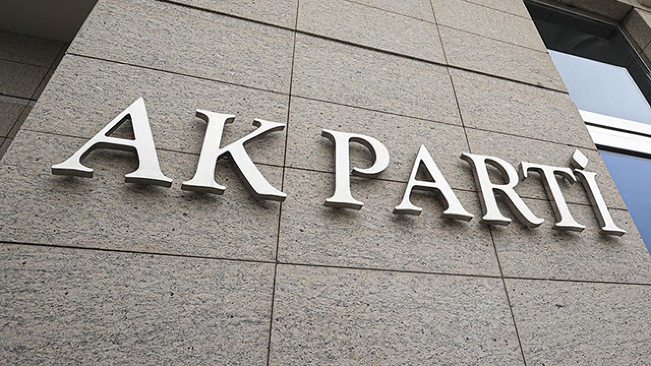 İstanbul'da Siyasi Dönüşüm: Üç İlçe Belediye Başkanı AK Parti'ye Katıldı