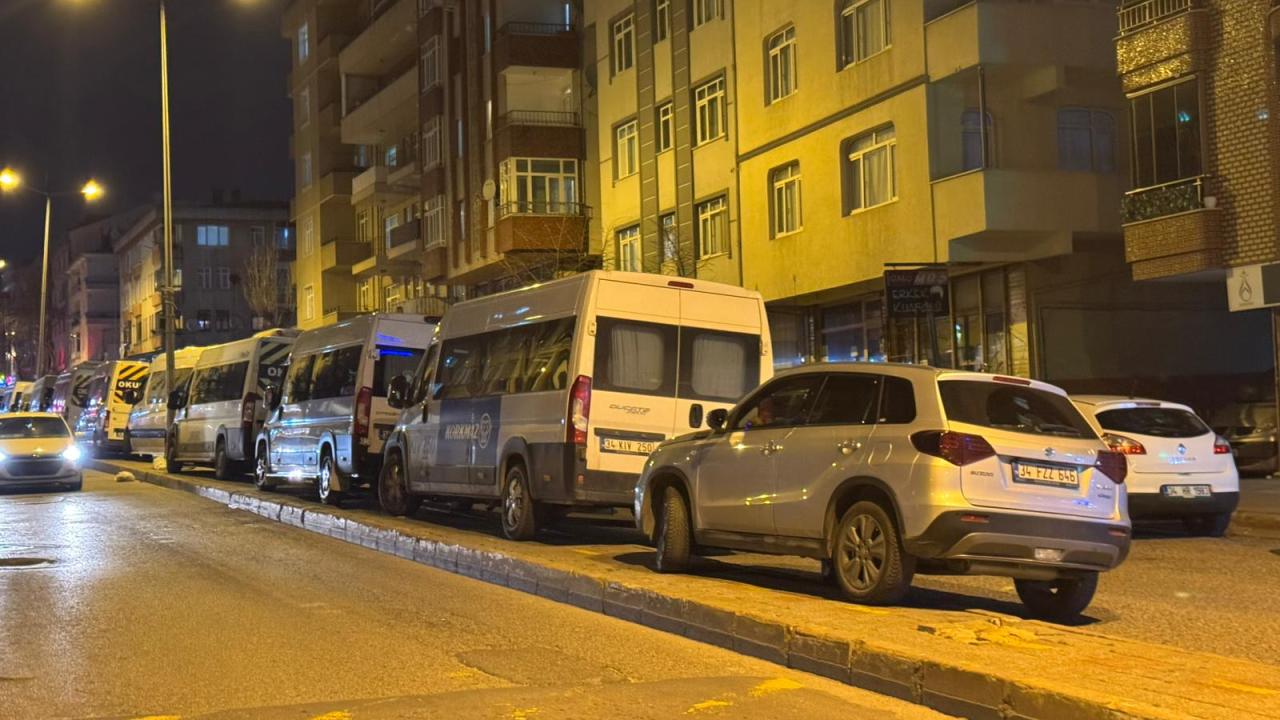 İstanbul'da Sürücü Olmak Çile! Trafik Bitiyor, Park Yeri Kabusu Başlıyor!