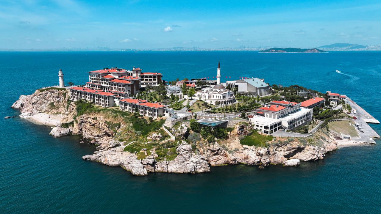 İstanbul'da Tarihi Karar! 20 Bin Öğrenci Oraya Gidecek! Demokrasi Adası'nda Neler Yaşanacak?