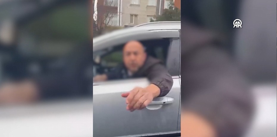 İstanbul'da Trafik Terörü! Kadın Sürücüye Saldırı Kamerada