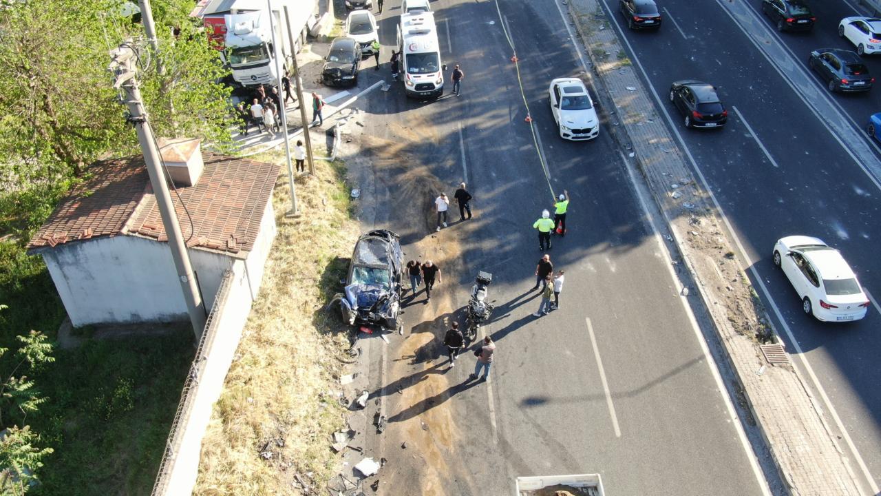 İzmir'de Korkunç Kaza! Freni Patlayan Tır Ortalığı Savaş Alanına Çevirdi: İşte O Anlar