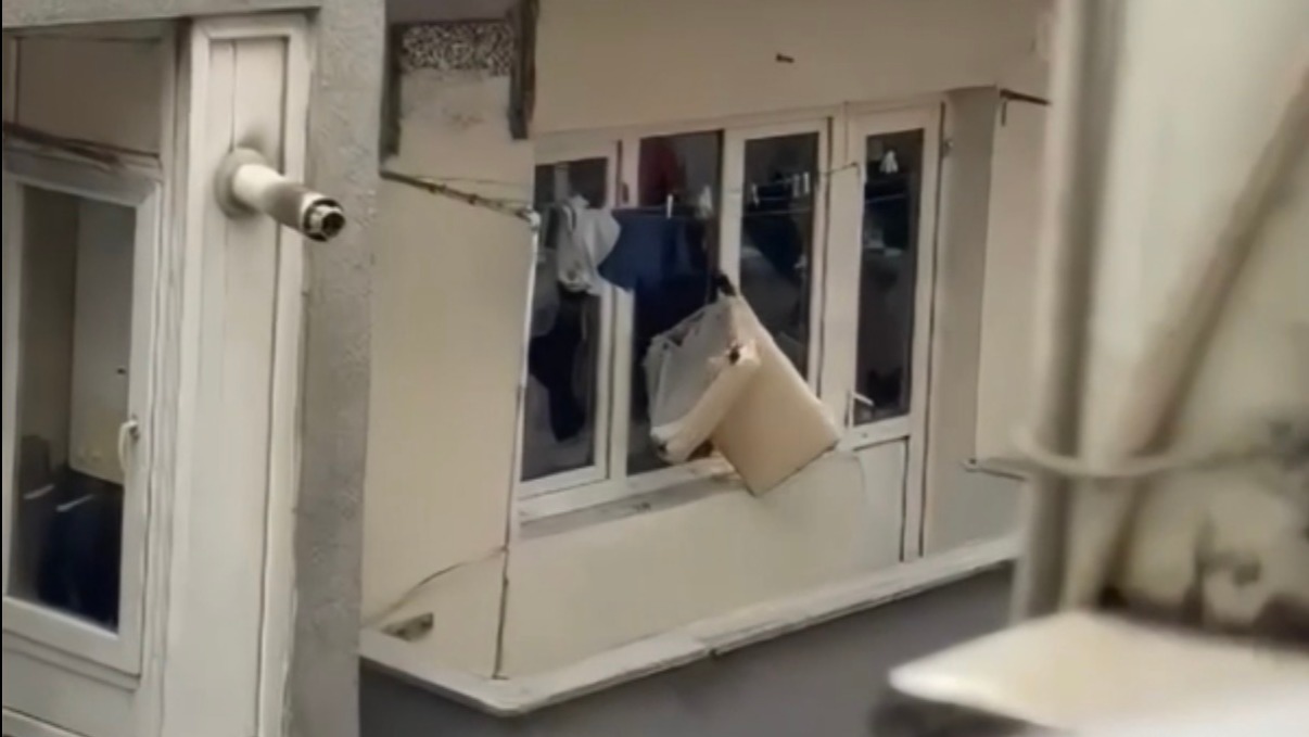 Kağıthane'de Şoke Eden Olay! Öfke Nöbeti Geçiren Adam Evi Harabeye Çevirdi!