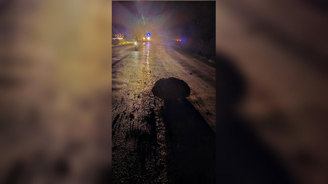 Karabük'te Ölümden Dönüldü! Dağdan Kopan Kayalar Yolu Kapattı! Faciadan Kıl Payı Kurtulduk!