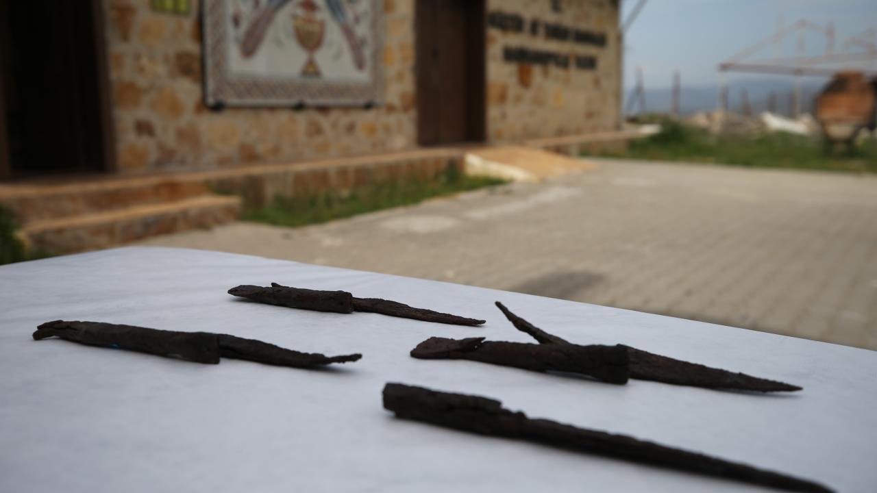 Karabük'te Tarihin Tozu Silindi! 1500 Yıllık Bıçaklar Hadrianopolis'te Gün Yüzüne Çıktı!