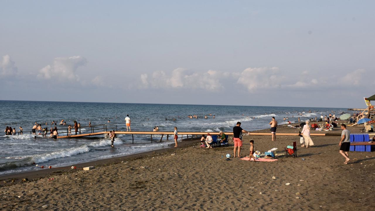 Karadeniz Sahillerinde Olumsuz Hava Koşulları Nedeniyle Denize Girmek Yasaklandı