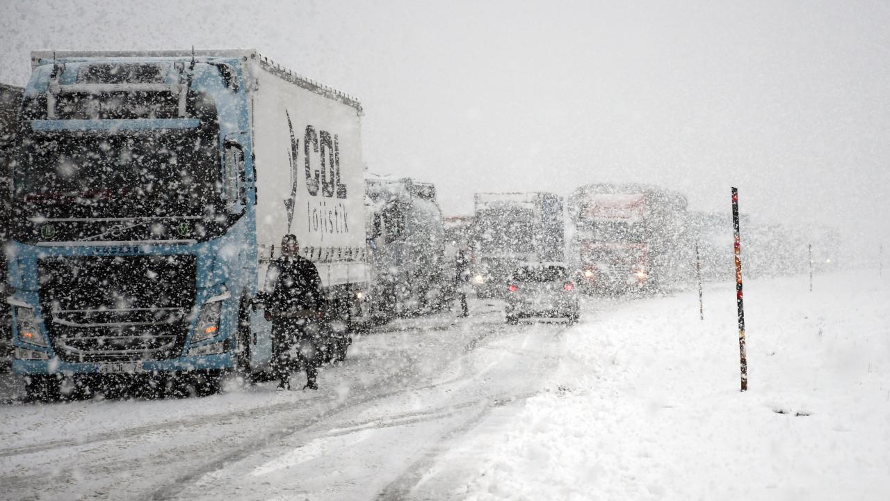 Karda Kapanan Yollar: Kars-Erzurum Arası Seyahat Çilesi!