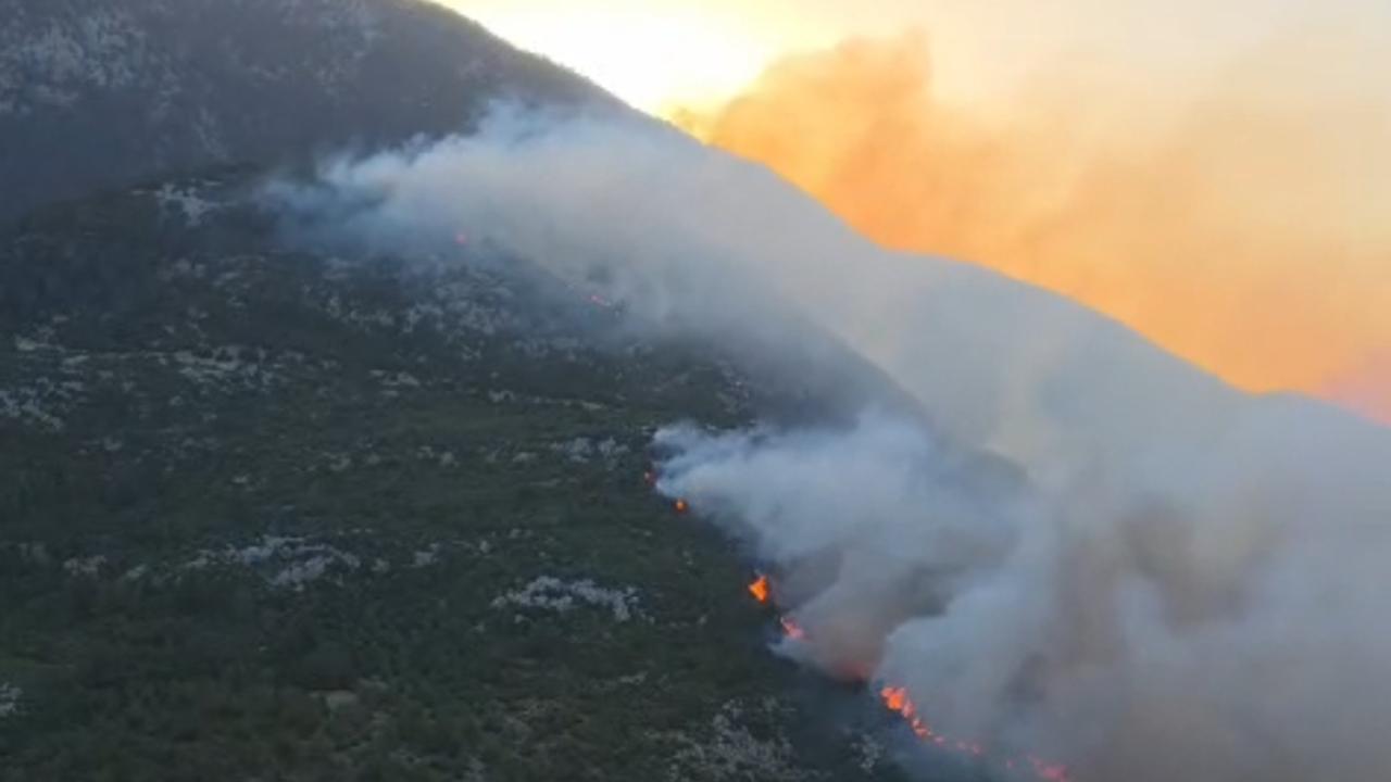 Kaş'ta Orman Yangını: Havadan ve Karadan Müdahale Başladı