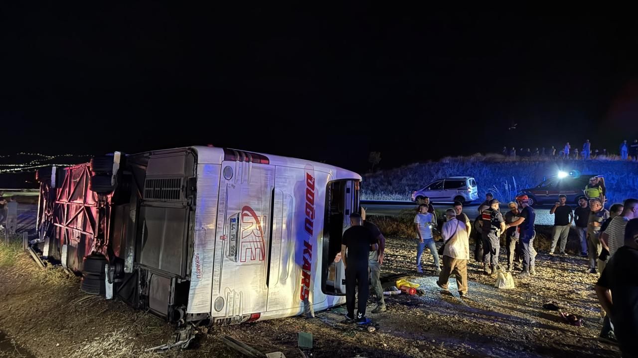 Kırıkkale'de Yolcu Otobüsü Devrildi: 29 Yaralı