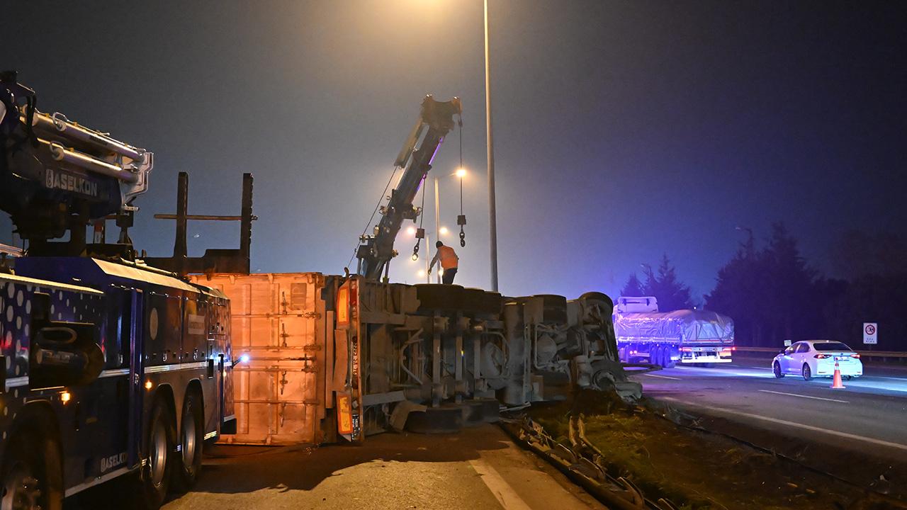 Kocaeli'de Tır Kabusu! Lastik Patladı, Facia Geliyorum Dedi!