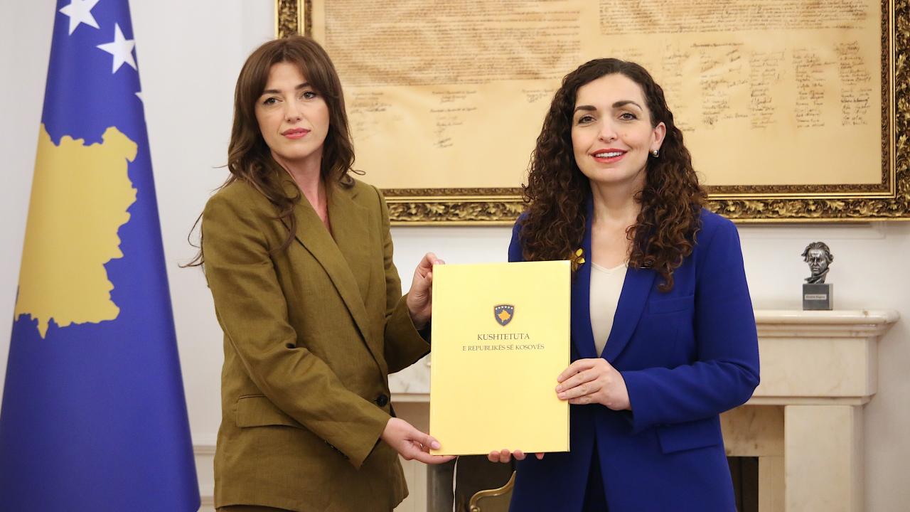 Kosova'da Sürpriz Değişim! Cumhurbaşkanı Görevi Bıraktı, Yerine Kim Geldi? İşte Detaylar...