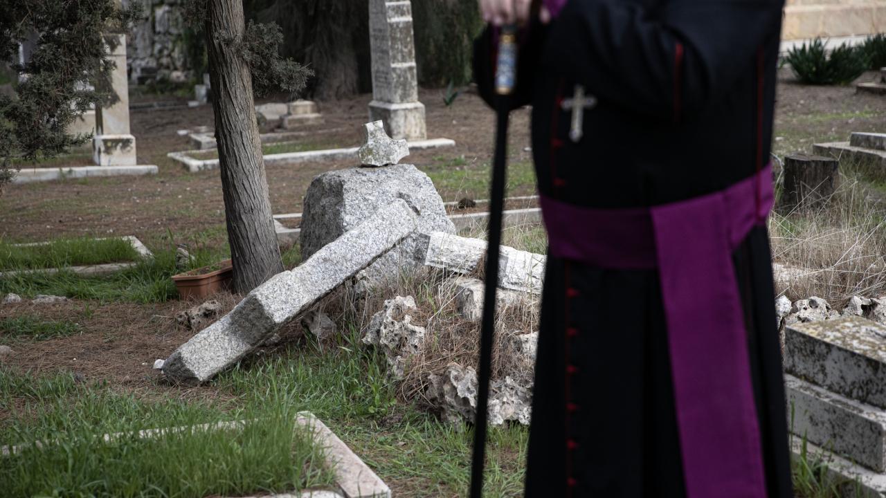 Kudüs Ağlıyor! İsrail'in Gazabı Hristiyanları da Vurdu: Kiliseler ve Mezarlıklar Hedefte