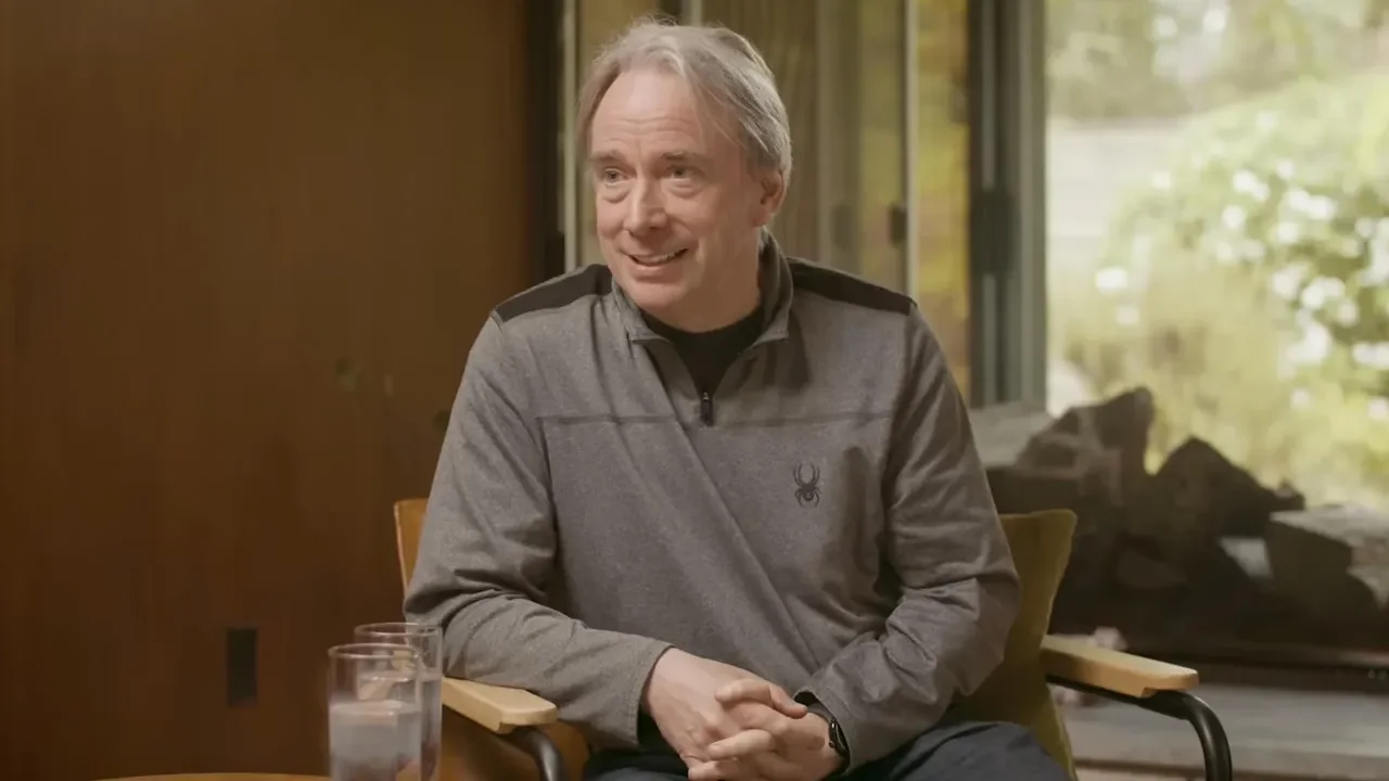 Linus Torvalds'tan Yapay Zeka Tartışmalarına Net Yanıt: 'Kendi Kodunuzu Yazın'