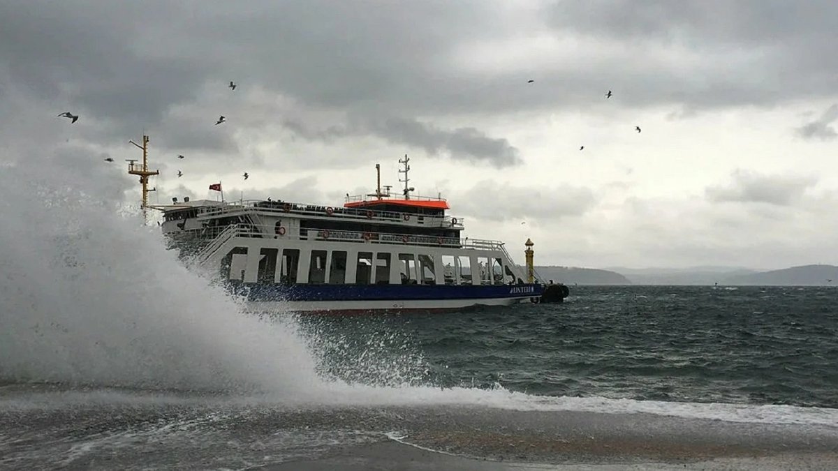 Marmara'da Alarm! Fırtına Vurdu, Deniz Otobüsleri Bağlandı!