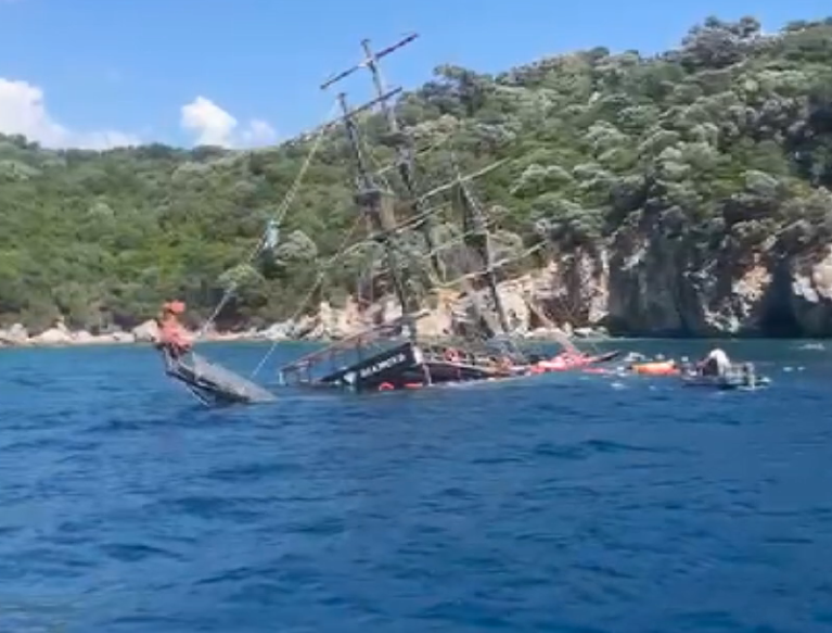 Marmaris'te Korkunç Anlar! Tur Teknesi Sulara Gömüldü: Cennet Adası'nda Panik!