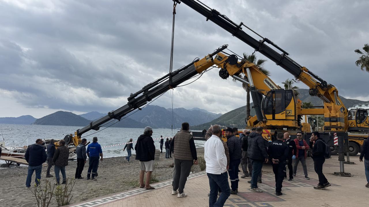 Marmaris'te Korkunç Kaza! Vinç Altında Kalan İşçi Hayatını Kaybetti!