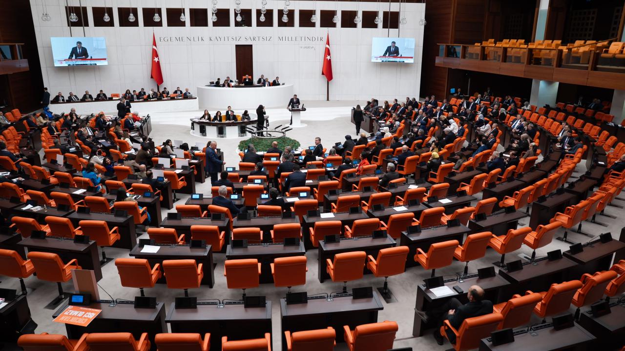 Meclis'te Bomba Gibi Gündem! Site Aidatlarına Şok Fren, Depremzedelere Can Suyu! Yatırımcılar İçin Dev Teşvik Paketi Geliyor!