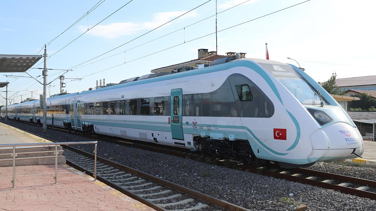 Milli Elektrikli Tren Setleri Uzunköprü-Halkalı Hattında Seferlerine Başlıyor
