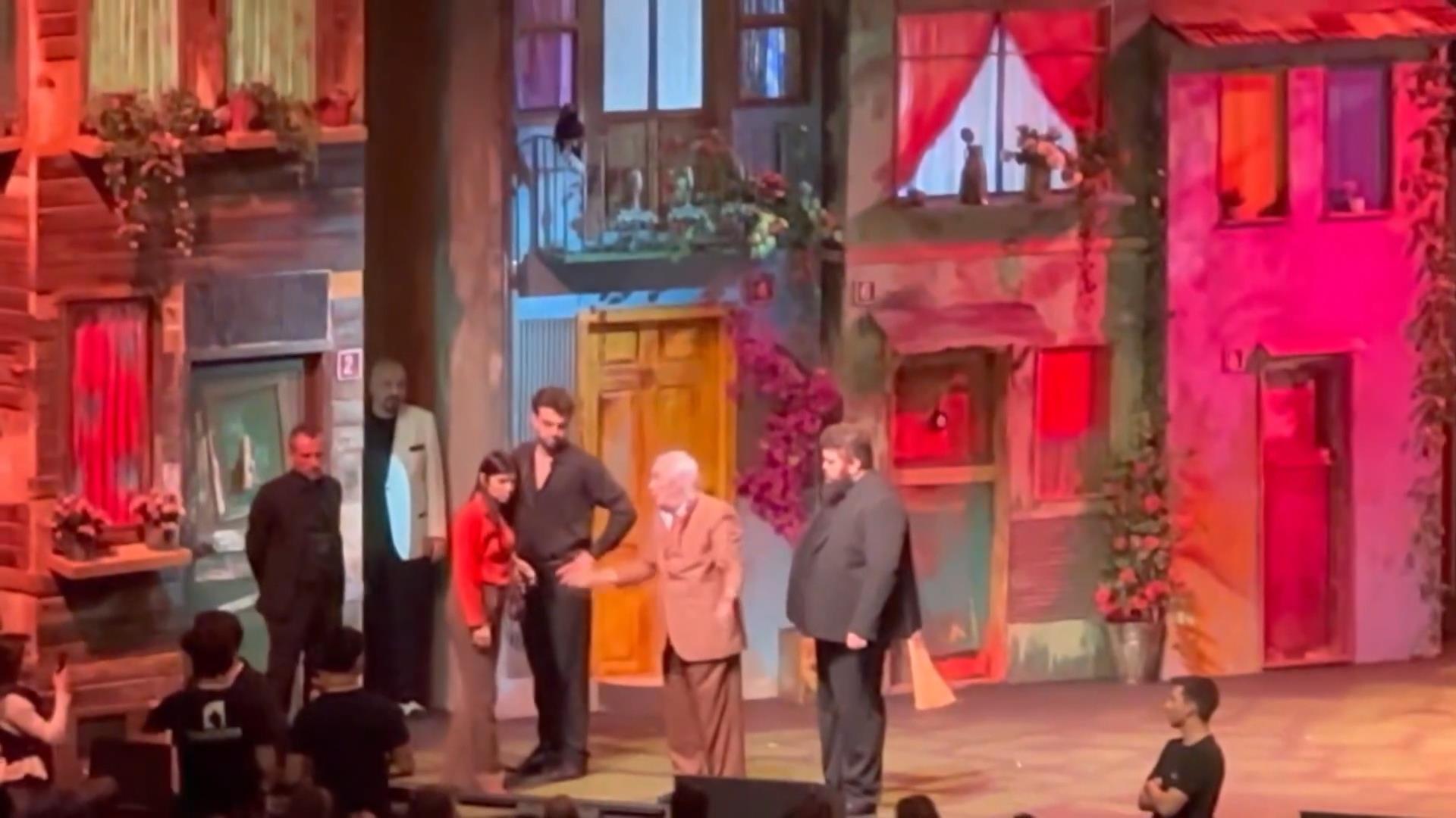 Müjdat Gezen'den Üzen Haber! Tartışma Sonrası Hastaneye Kaldırıldı, Oyun İptal!