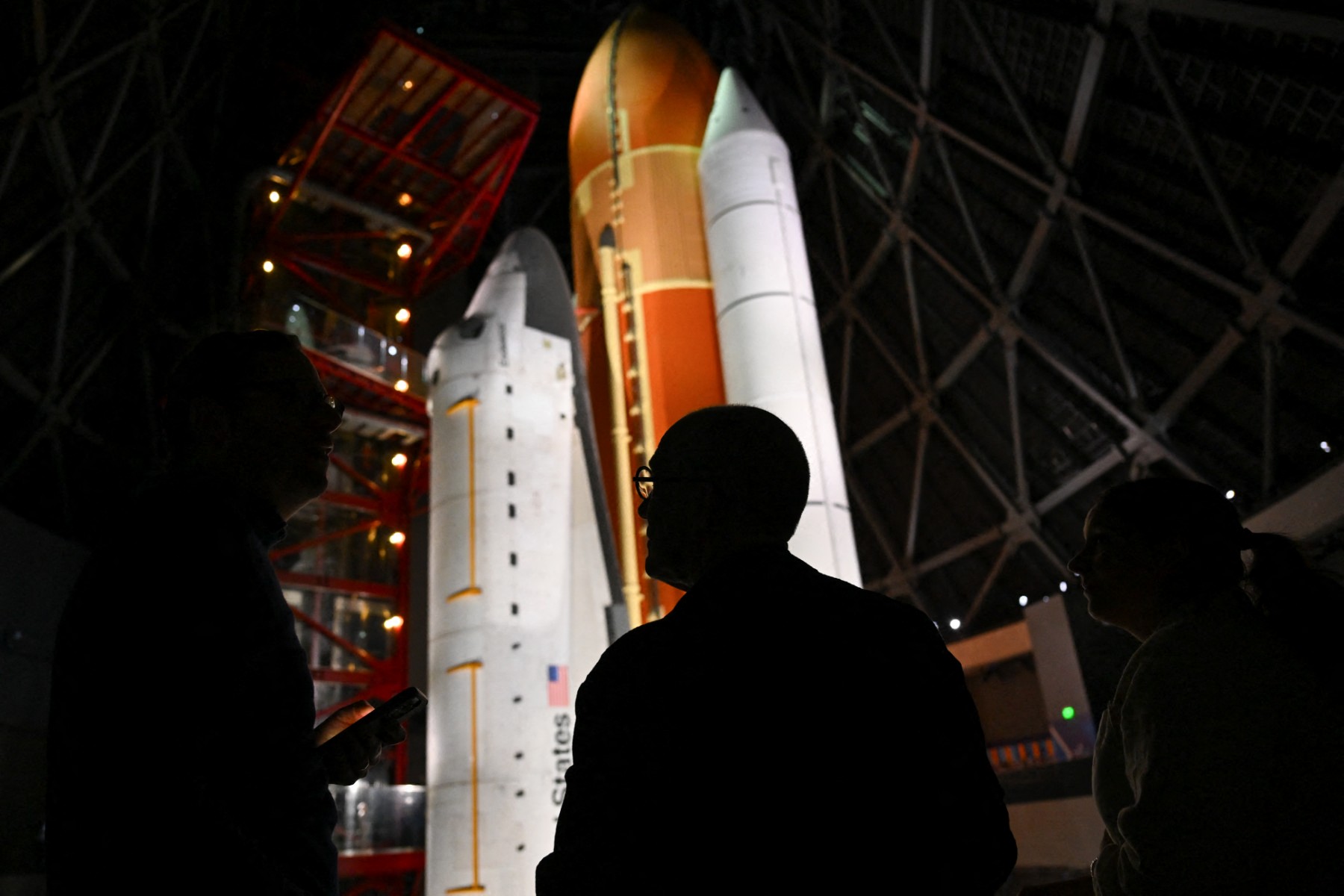 NASA'dan Ay'da Kalıcı Üs İçin Önemli Adım: Üç Yeni Kargo Görevi Açıklandı