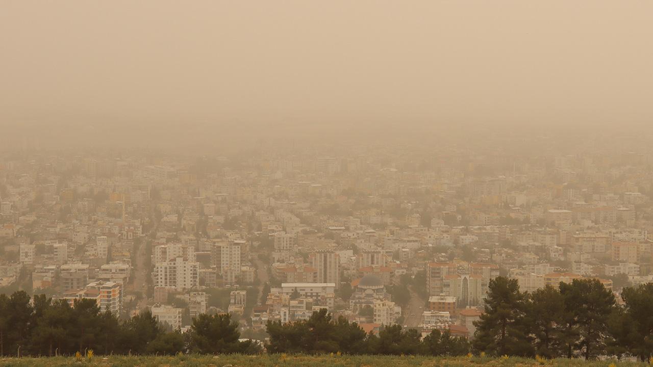 Nefes Alamayacak Gibi! 6 İl İçin Toz Alarmı Verildi! Uzmanlar Uyardı: Dışarı Çıkmayın!