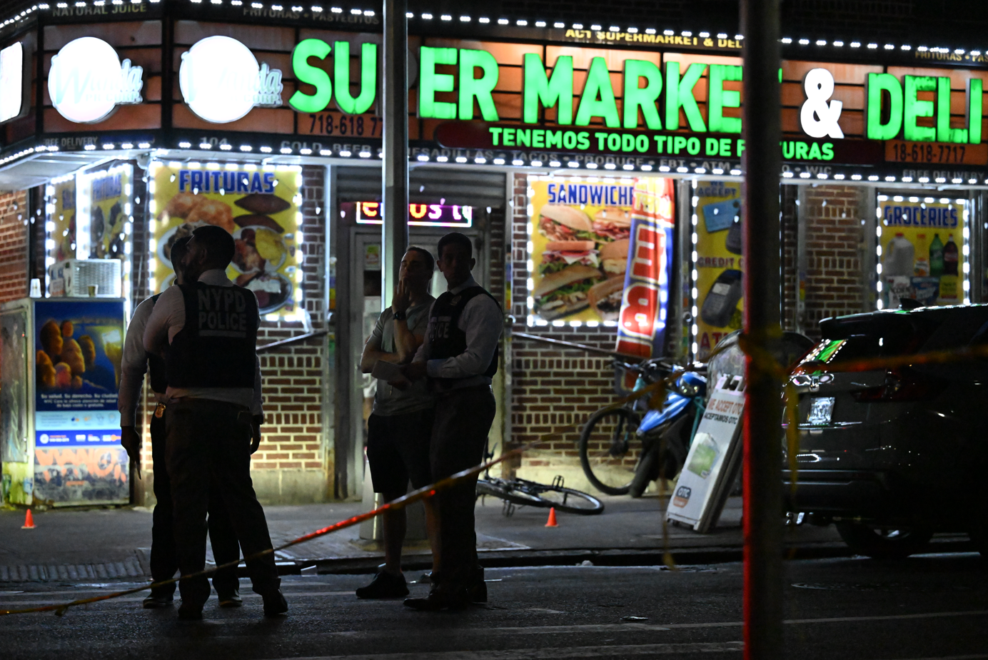 New York'ta Süpermarket Önünde Silahlı Saldırı: 12 Yaşında Bir Çocuk Hayatını Kaybetti
