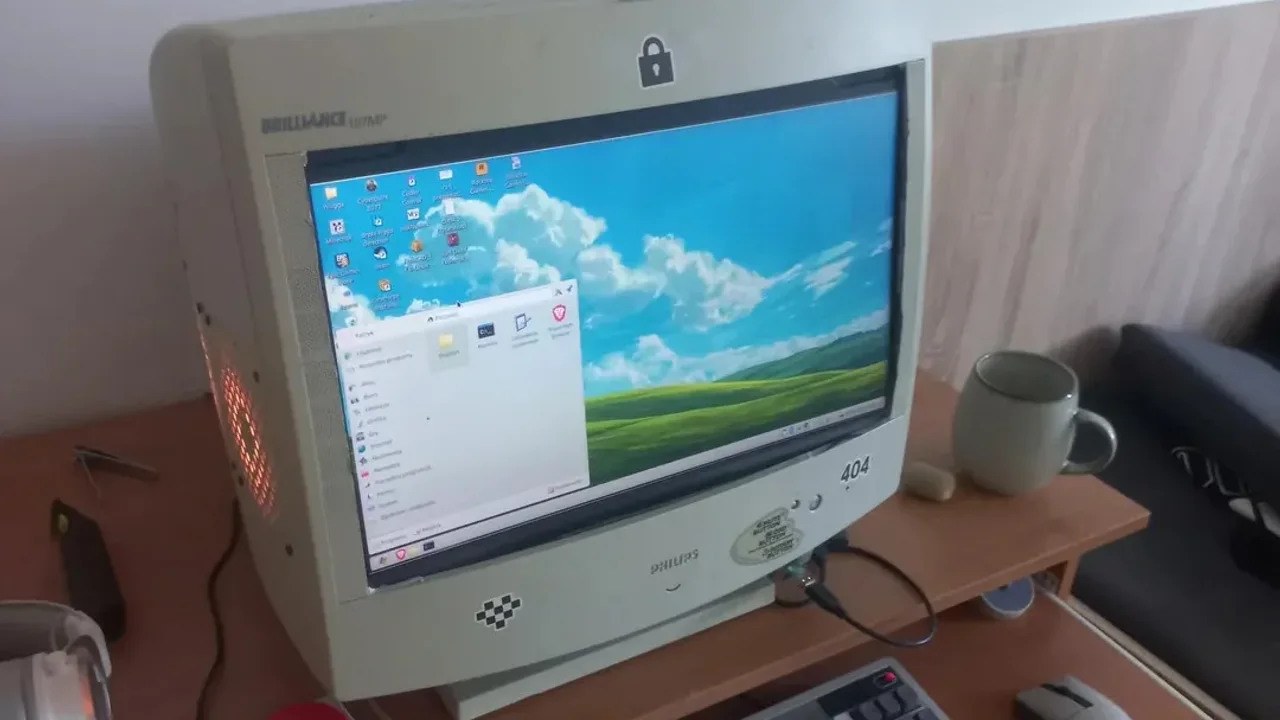Nostalji ve Teknoloji Buluştu! Bu Bilgisayar Herkesi Şaşırtıyor