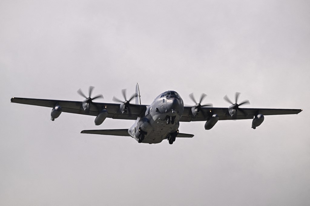 Ortadoğu'da Gerilim Tırmanıyor: İran, Kayıp Pilotu Arayan ABD Uçağını Daha Vurdu!