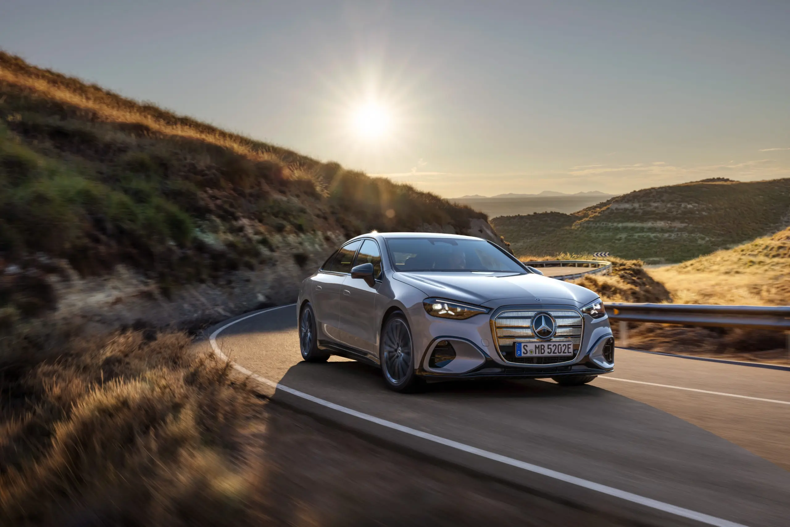 Otomotiv Dünyası Sarsılıyor! Mercedes'ten Elektrikli C-Serisi Hamlesi!
