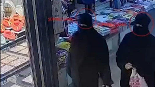 Pes Dedirten Hırsızlık! Tanınmamak İçin Çarşafa Girdiler, Ama Kameralardan Kaçamadılar!