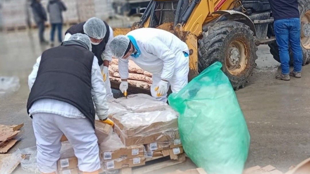 Sakarya'da Şok Baskın! 32 Ton Son Kullanma Tarihi Geçmiş Tavuk Eti Ele Geçirildi: Halk Sağlığı Alarm Veriyor!