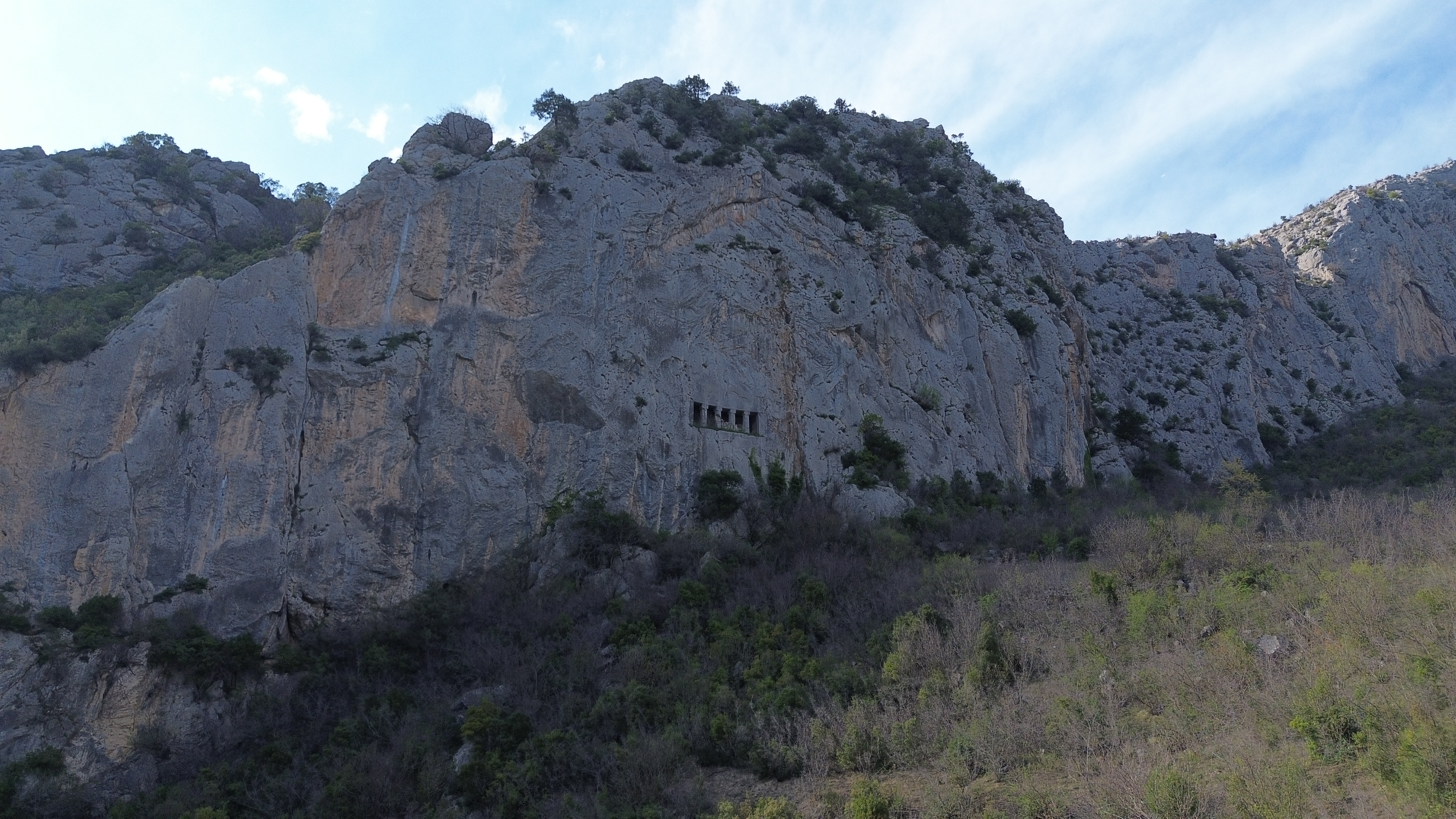 Samsun'da Gizli Cennet! Asarkale ve Kral Kaya Mezarları Tarihin Derinliklerine Işık Tutuyor