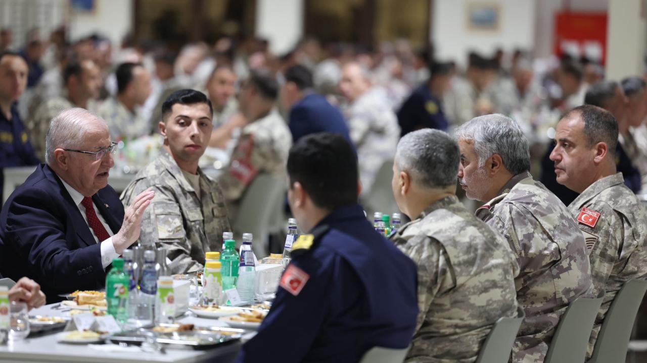 Savaşın Gölgesinde Diplomasi: Bakan Güler'den Katar'daki Türk Birliğine Ziyaret! Ortadoğu'da Neler Oluyor?