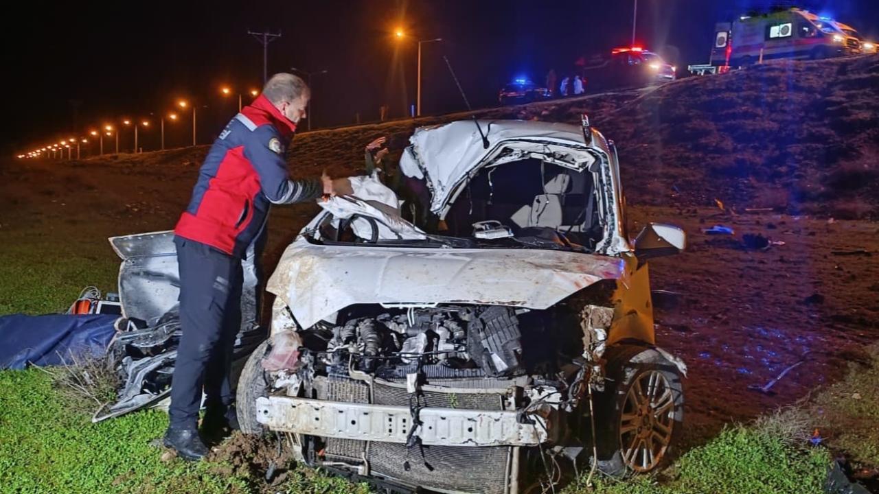 Şırnak'ta Feci Kaza: Ticari Araç Şarampole Yuvarlandı! Hayatını Kaybedenler Var...