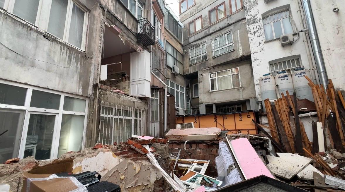 Şişli'de Binada Duvar Çökmesi: Mahalleli Panik Yaşadı