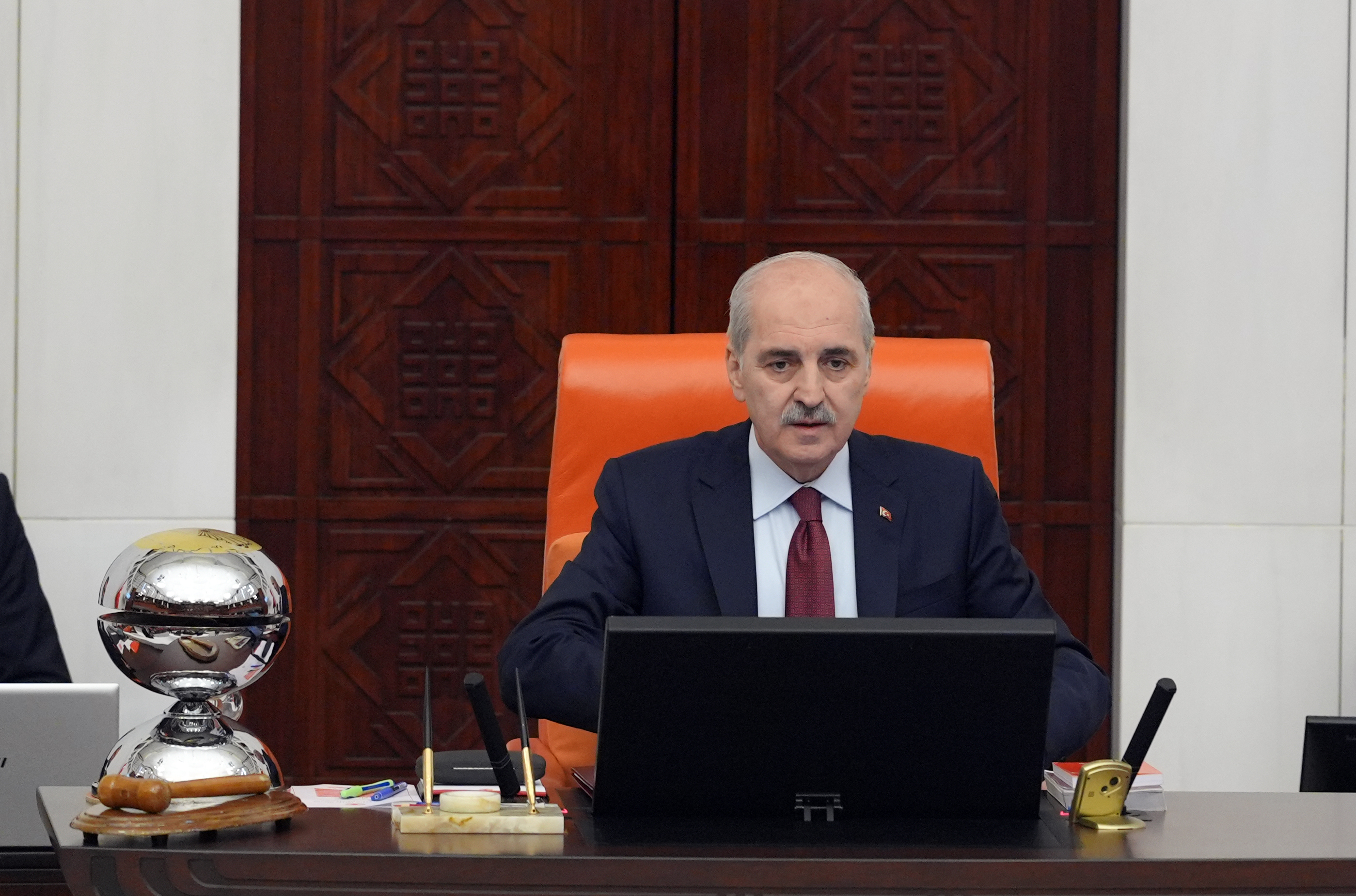Siyasi Arenada Yeni Anayasa Rüzgarı! Kurtulmuş'tan 23 Nisan'da Kritik Çağrı!
