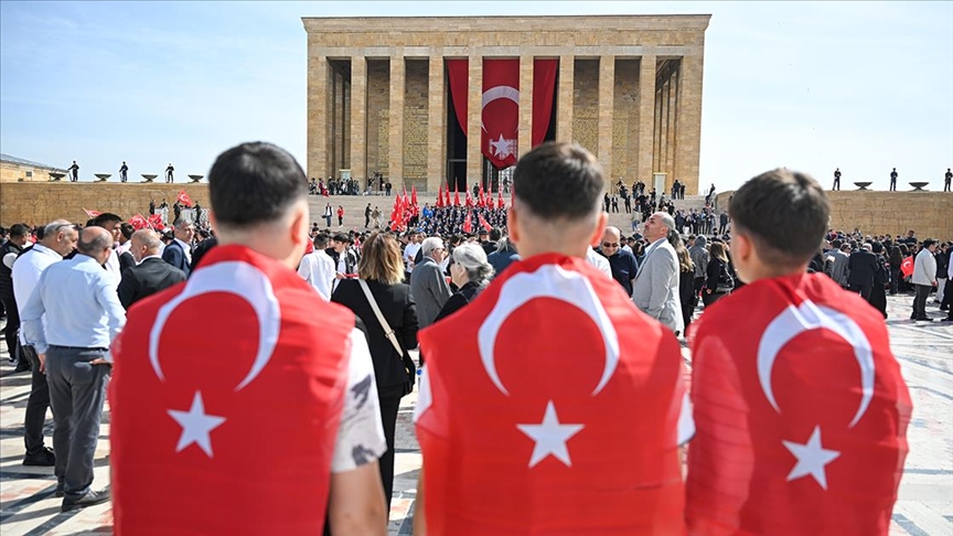 Siyasilerden 19 Mayıs Mesajları: Gençlik Varsa Umut Var!