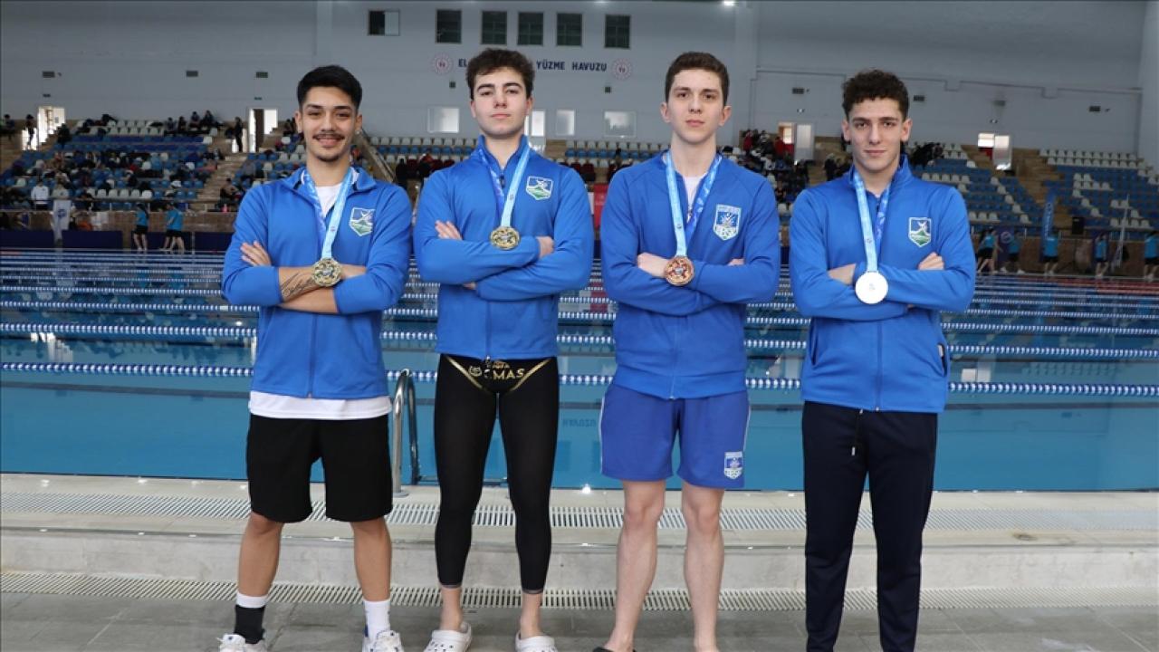 Su Altında Rekor Kıran Türkler! Paletli Yüzmede Tarih Yazdılar!