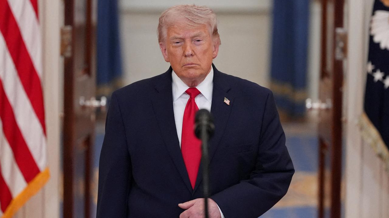 Trump'ın Popülaritesinde Şok Düşüş! ABD'de Anket Sonuçları Ortalığı Karıştırdı!
