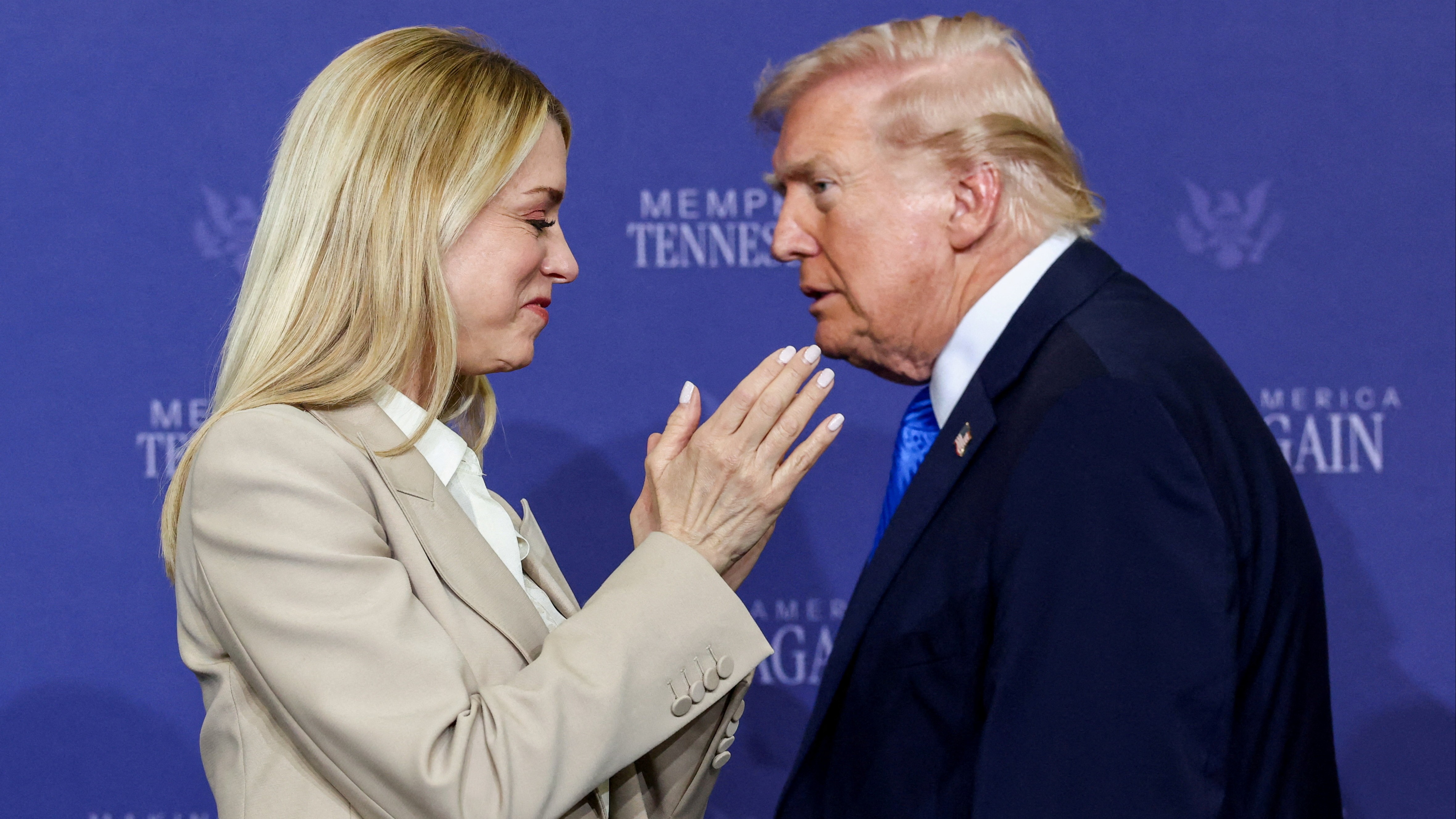 Trump'tan Şok İstifalar Zinciri! Kabine Alarm Veriyor!
